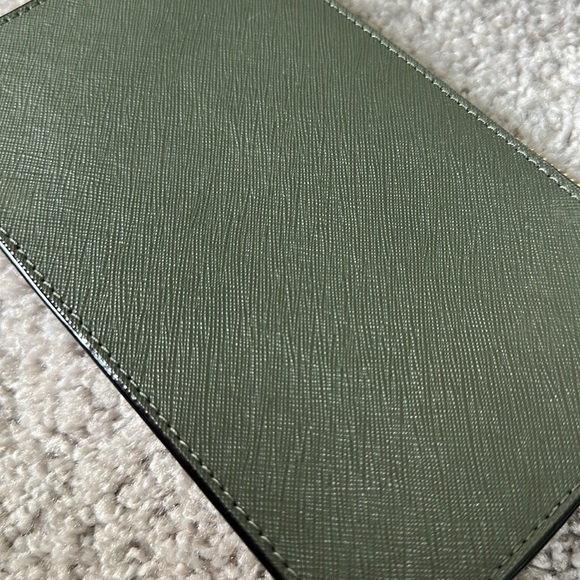 Olive kate spade wristlet - Picture 3 of 5